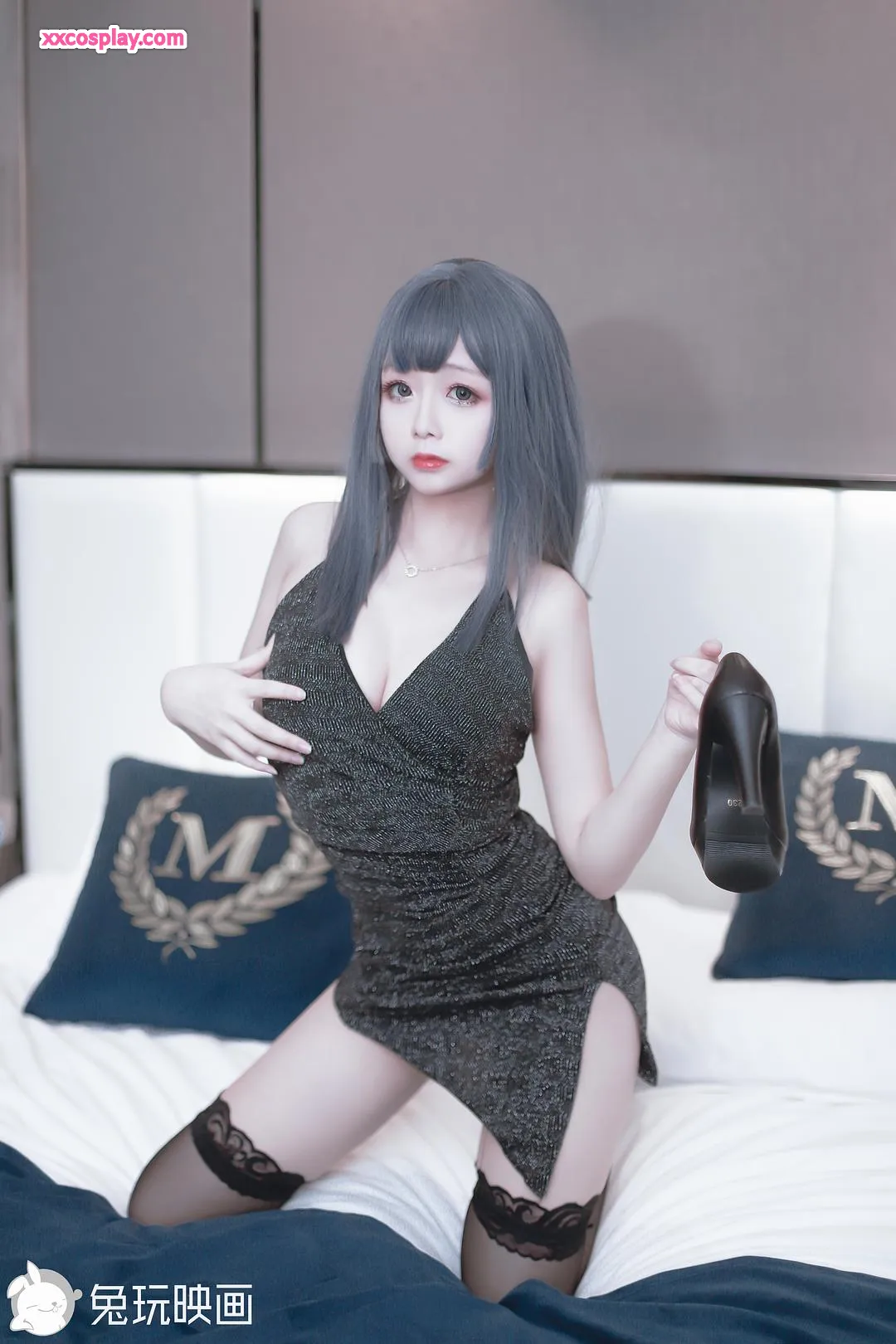 兔玩映画：诱惑黑色亮片礼服